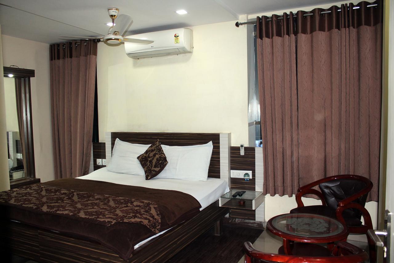 Hotel Swayam 贾巴尔普尔 外观 照片